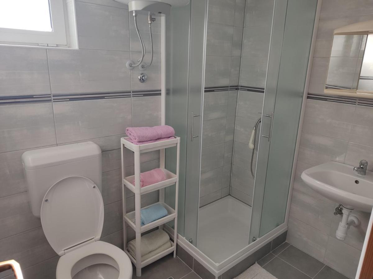 פאקוסטאן Nives Apartmani מראה חיצוני תמונה